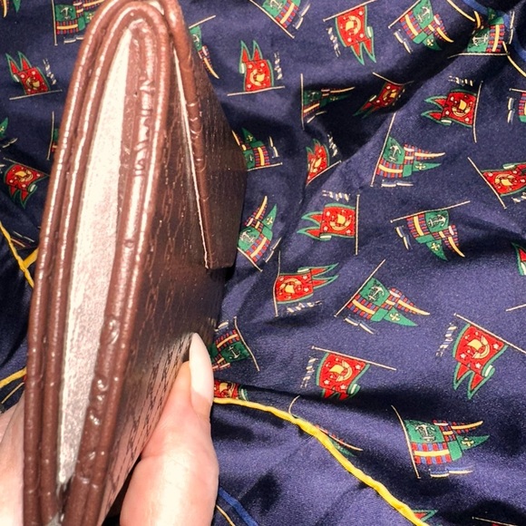 GUCCI OVAL SUNGLASSES WITH
GORGEOUS CASE - Picture 5 of 13